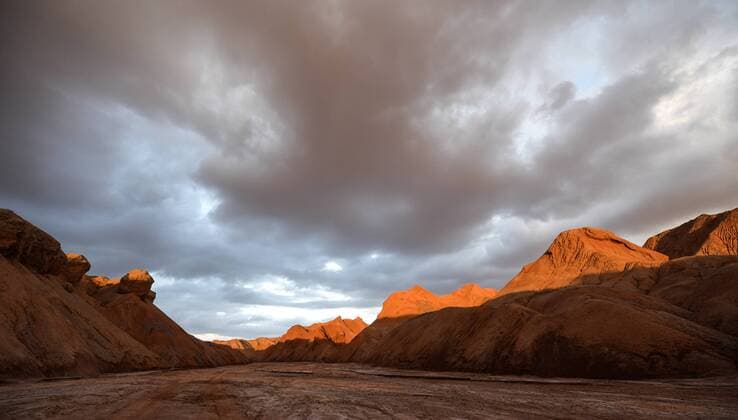IMAGO Creative: Planeten im Sonnensystem Mars - Symbolbilder (170906) -- HAIXI, Sept. 6, 2017 -- Photo taken on Aug. 18, 2017 shows China s future Mars simulation base in Hongya (Red Cliff) region of Haixi Mongolian and Tibetan Autonomous Prefecture in northwest China s Qinghai Province. About 400 million yuan (61 million U.S. dollars) are expected to invest in the Mars scientific research base and eco-tourism site. The red rock area in Qaidam basin in western Qinghai has been called the most Martian place on Earth, with its natural features, landscape and climate all similar to those on the red planet. The base is expected to consist of a Mars community and a Mars campsite. The campsite will have a number of experimental module-like accommodations. It will be built as a one-stop base for experiential learning in aerospace, astronomy, geography and new energy. ) (lfj) CHINA-QINGHAI-MARS SIMULATION BASE (CN) WuxGang 