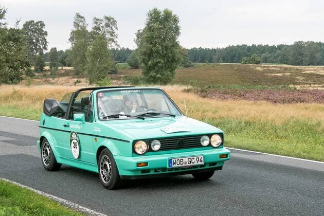 Von 10. Auto-Bild Klassik Hamburg-Berlin vom 24.-26.08.2017 Gemarkung Undeloh in der Lüneburger Heide. Im Foto: VW Volkswagen Golf I Cabriolet Bj-1991 ccm1781 PS98