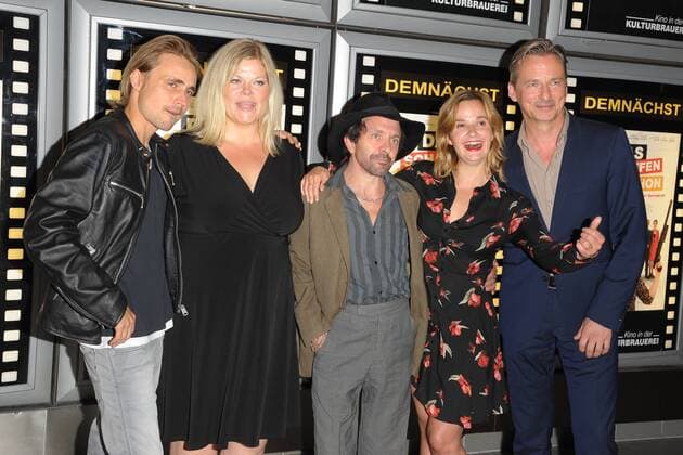 Constantin von Jascheroff, Marie Schoeneburg, David Bennet, Johanna Griebel, David C. Brunners (v.l.n.r) Ankunft zur Premiere ;Das schaffen wir schon; im Kino der Kulturbrauerei in Berlin am 07.09.2017