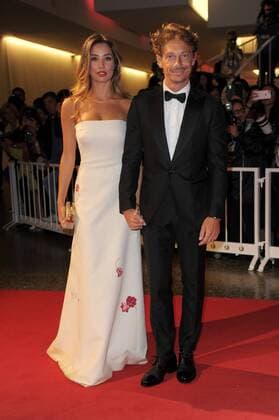 74th Venice Film Festival, Red Carpet film Il colore nascosto delle cose Pictured: Giorgio Pasotti, Felicia Cigorescu  Copyright: xAlbertoxTerenghi Veneziax2017x x xVeneziax