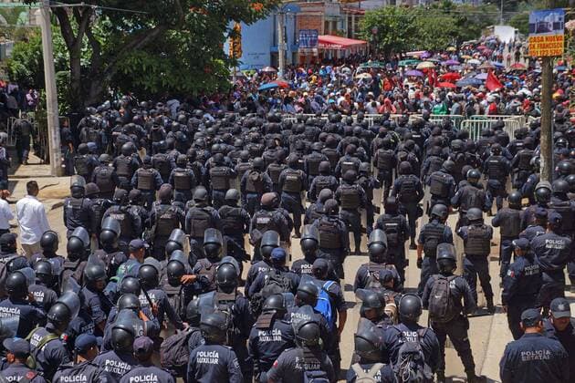 September 7, 2017 - EUM20170907NAC56.JPG.OAXACA, Oax.- Protest Protesta-Oaxaca.- Integrantes de la Coordinadora Nacional de Trabajadores de la Educacion (CNTE) realizan protestas y bloqueos a distintas vialidades en el marco de la visita del presidente Enrique Pena a esta capital. 7 de septiembre de 2017. Foto: Agencia EL UNIVERSAL RCC.  - ZUMAu78_ 20170907_zaf_u78_111 Copyright: xEdwinxHernandezx