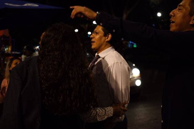 (170908) -- MEXICO CITY, Sept. 8, 2017 -- People react on a street after an earthquake jolted Mexico City, capital of Mexico, on Sept. 8, 2017. An earthquake measuring 8.2 on the Richter scale hit off the coast of Chiapas State of Mexico at 12:49 p.m. Beijing time on Friday, according to preliminary reports from the China Earthquake Networks Center. ) MEXICO-MEXICO CITY-ENVIRONMENT-EARTHQUAKE DavidxdexlaxPaz 