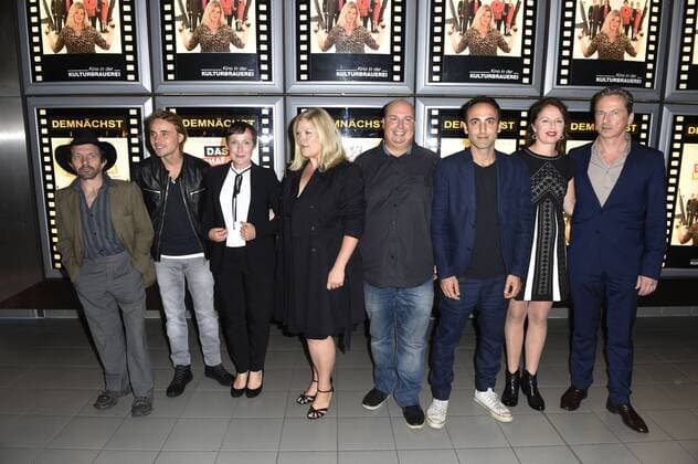David Bennent, Constantin von Jascheroff, Lotte Ohm, Marie Schöneburg, Günther Brenner, Patrick Khatami, Ilka Willner und David C. Bunners bei der Premiere des Kinofilms Das schaffen wir schon im Kino in der Kulturbrauerei. Berlin, 07.09.2017