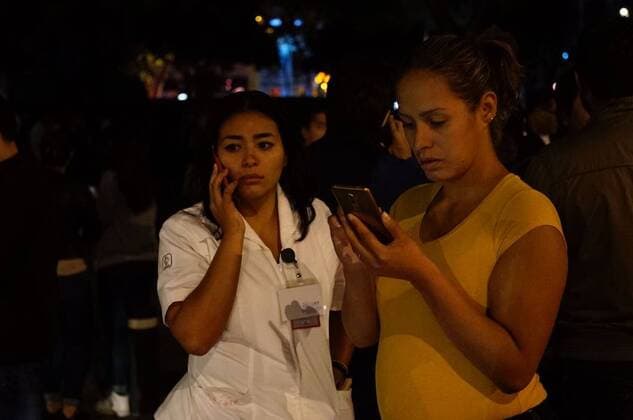 (170908) -- MEXICO CITY, Sept. 8, 2017 -- People gather on a street after an earthquake jolted Mexico City, capital of Mexico, on Sept. 8, 2017. A powerful earthquake measuring 8.0 on the Richter scale struck off Mexico s southern coast on late Thursday, the United States Geological Survey (USGS) said. ) MEXICO-MEXICO CITY-ENVIRONMENT-EARTHQUAKE DavidxdexlaxPaz 