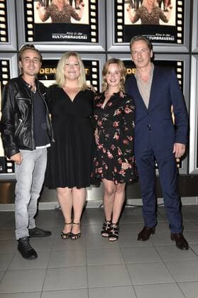 Constantin von Jascheroff, Marie Schöneburg, Johanna Griebel und David C. Bunners bei der Premiere des Kinofilms Das schaffen wir schon im Kino in der Kulturbrauerei. Berlin, 07.09.2017