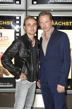 Constantin von Jascheroff und David C. Bunners bei der Premiere des Kinofilms Das schaffen wir schon im Kino in der Kulturbrauerei. Berlin, 07.09.2017