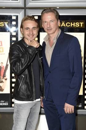 Constantin von Jascheroff und David C. Bunners bei der Premiere des Kinofilms Das schaffen wir schon im Kino in der Kulturbrauerei. Berlin, 07.09.2017