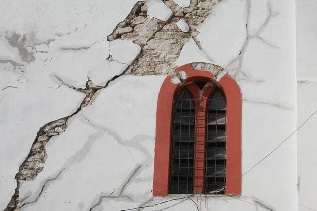 (170909) -- CHIAPAS, Sept. 9, 2017 -- A church is damaged in an earthquake in Chiapa de Corzo of Chiapas state Sept. 8, 2017. The 8.2 magnitude quake rocking Mexico Thursday night has left at least 58 people dead, Mexico s national earthquake service said on Friday. ) (jg) (fnc) (da) MEXICO-EARTHQUAKE-AFTERMATH STR 