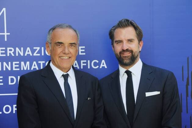 74. Filmfestspiele in Venedig, Italien. Alberto Barbera und Rick Ostermann beim Red Carpet zum deutschen Film KRIEG (Orrizonti) von Schiwago Film Berlin. 74th Film Festival Venice, Mostra del Cinema, Biennale Venezia, Italy.