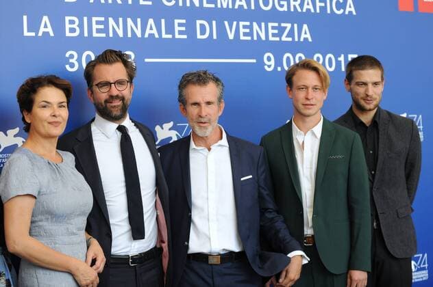 74. Filmfestspiele in Venedig, Italien. Barbara Auer, Rick Ostermann, Ulrich Matthes, Felix von Bredow (von links nach rechts) beim Photocall zum deutschen Film KRIEG (Orrizonti) von Schiwago Film Berlin. 74th Film Festival Venice, Mostra del Cinema, Biennale Venezia, Italy.