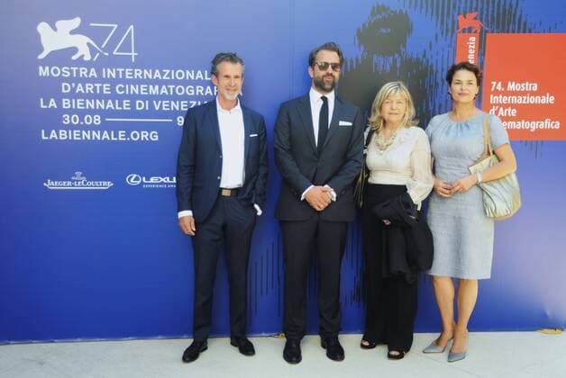 74. Filmfestspiele in Venedig, Italien. Ulrich Matthes, Rick Ostermann, Dr. Barbara Buhl, Barbara Auer beim Red Carpet zum deutschen Film KRIEG (Orrizonti) von Schiwago Film Berlin. 74th Film Festival Venice, Mostra del Cinema, Biennale Venezia, Italy.