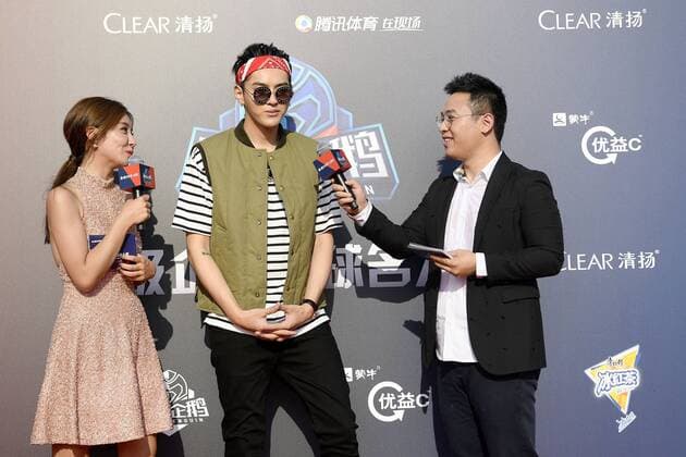Chinese singer and actor Kris Wu or Wu Yifan, center, poses at the Super Penguin All-Star friendly match in Shanghai, China, 10 September 2017. Kris Wu flashes handsome look at Super Penguin All-Star friendly match in Shanghai  20170910_35396