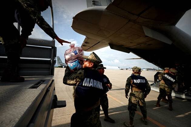 Erdbeben in Mexiko - Hilfslieferungen erreichen Oaxaca September 10, 2017 - EUM20170910NAC10.JPG.IXTEPEC, Oax. ProvisionsViveres-Oaxaca.- Llegada de los viveres a la Base Aerea 2 en Ixtepec, Oaxaca, 9 de septiembre de 2017. Foto: Agencia EL UNIVERSAL Yadin XolalpaMAVC  - ZUMAu78_ 20170910_zaf_u78_010 Copyright: xElxUniversalx