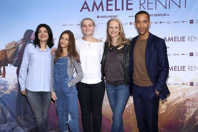 Jasmin Tabatabai, Mia Kasalo, Shenia Pitschmann, Susanne Bormann und Jerry Hoffmann bei der Premiere des Kinofilms Amelie Rennt im Yorck-Kino Filmtheater am Friedrichshain. Berlin, 10.09.2017
