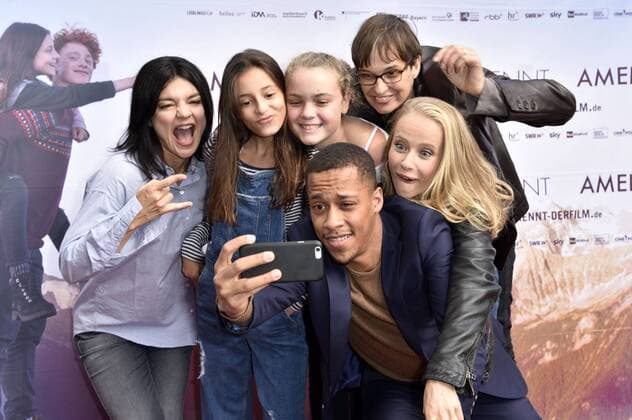 Bilder des Tages Jasmin Tabatabai, Mia Kasalo, Shenia Pitschmann, Jerry Hoffmann, Nadja Brunckhorst und Susanne Bormann bei der Premiere des Kinofilms Amelie Rennt im Yorck-Kino Filmtheater am Friedrichshain. Berlin, 10.09.2017
