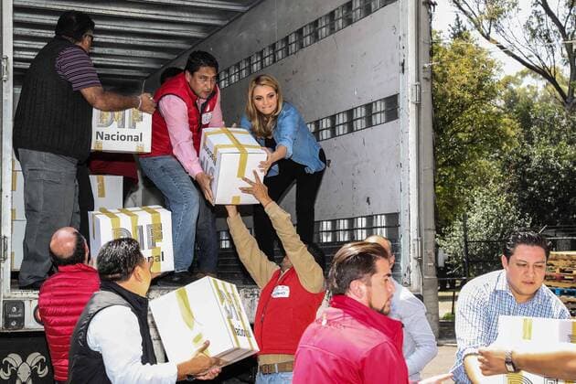 Bilder des Tages September 11 2017 EUM20170911NAC22 JPG CIUDAD DE MEXICO City CDMX Viveres 11 de septiembre 2017 Angelica Rivera de Pena presidenta del Consejo Ciudadano Consultivo del DIF coordino los trabajos de acopio en el centro instalado en Campo Marte en esta capital donde preven enviar este martes mil despensas mas a Oaxaca y Chiapas Foto Agencia EL UNIVERSAL German Espinosa RCC  - ZUMAu78_ 20170911_zaf_u78_075 Copyright: xGermanxEluniversalx