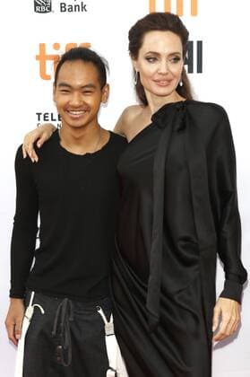 Maddox Jolie-Pitt und Angelina Jolie attending the First They Killed My Father: A Daughter of Cambodia Remembers premiere during the 42nd Toronto International Film Festival at Princess of Wales Theatre on September 11, 2017 in Toronto, Canada