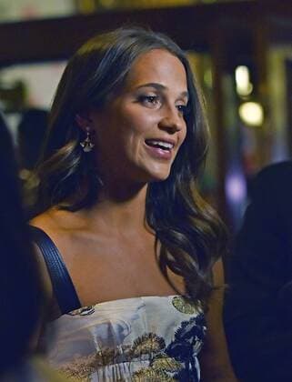 Alicia Vikander speaks with television reporters as she arrives at the Toronto International Film Festival premiere of Euphoria at the Winter Garden Theatre in Toronto, Canada on September 11, 2017.  TOR2017091133 CHRISTINExCHEW