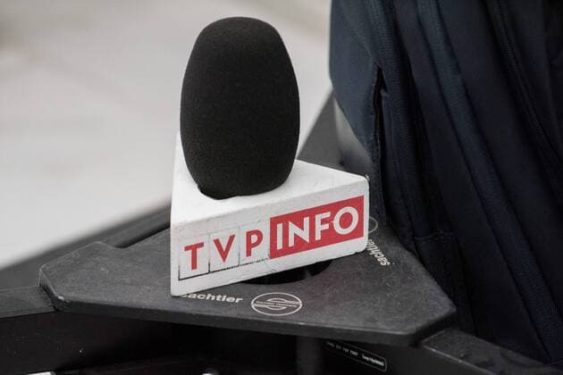 12.09.2017 WARSZAWA SEJM ZDJECIE ILUSTRACYJNE N Z MIKROFON LOGO NAPIS TVP INFO FOT MAREK KONRAD FOTONEWS NEWSPIX.PL WARSAW POLAND POLISH PARLIAMENT MEETING --- Newspix.pl 20170912FNMK012