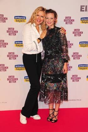 Veronica Ferres und Magdalena Boczarska bei der Unter Deutschen Betten Film Premiere am 12.09.2017 in München Unter Deutschen Betten Film Premiere in Muenchen, 2017
