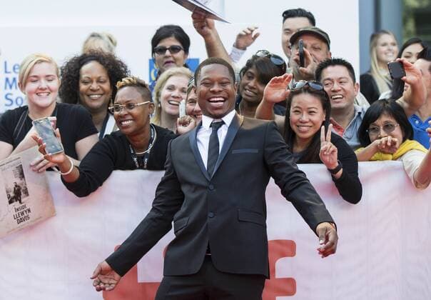 Bilder des Tages (170913) -- TORONTO, Sept. 13, 2017 -- Actor Jason Mitchell poses for photographs at the international premiere of the film Mudbound at Roy Thomson Hall during the 2017 Toronto International Film Festival in Toronto, Canada, Sept. 12, 2017. ) (djj) CANADA-TORONTO-TIFF- MUDBOUND ZouxZheng 