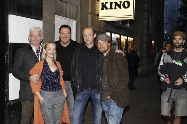Heinz Strunk, Friederike Kempter, Charly Hübner, Peter Heinrich Brix und Lars Jessen bei der Premiere des Fernsehfilms Jürgen - Heute wird gelebt im Abaton Kino. Hamburg, 12.09.2017