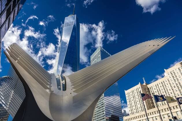 Architektur von Santiago Calatrava OCTOBER 24, 2016 - New York, NY - The Oculos Subway terminal and new Freedom Tower, The World Trade Center, Lower Manhattan, designed by Santiago Calatrava - over 9 11 Museum @x2016xJosephxSohm www.JoeSohm.com ALLxRIGHTSxRESERVED 929_12_voahd-76-1555