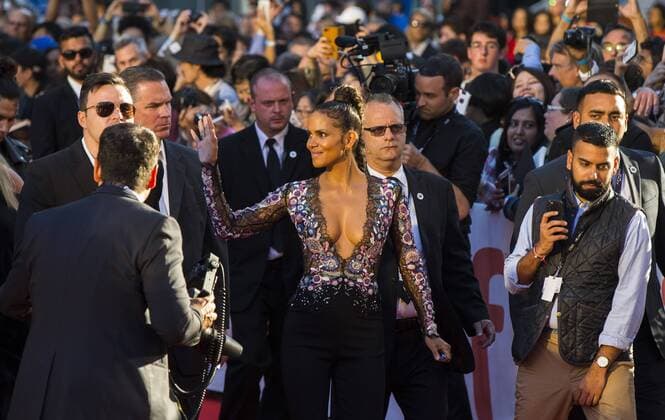 (170914) -- TORONTO, Sep. 14, 2017 -- Actress Halle Berry attends the world premiere of the film Kings at Roy Thomson Hall during the 2017 Toronto International Film Festival in Toronto, Canada, Sept. 13, 2017. )(gj) CANADA-TORONTO-TIFF- KINGS ZouxZheng 