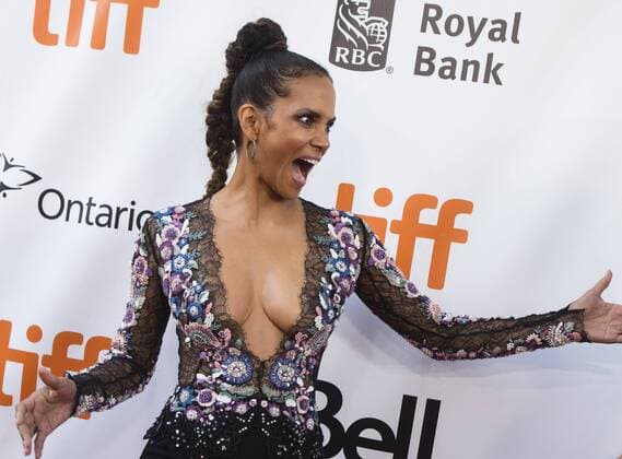 (170914) -- TORONTO, Sep. 14, 2017 -- Actress Halle Berry attends the world premiere of the film Kings at Roy Thomson Hall during the 2017 Toronto International Film Festival in Toronto, Canada, Sept. 13, 2017. )(gj) CANADA-TORONTO-TIFF- KINGS ZouxZheng 
