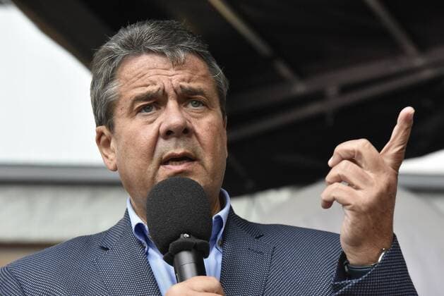 Themen der Woche Bilder des Tages 13.09.2017 xkhx Kassel, Wahlkampf vor der Bundestagswahl 2017 Sigmar Gabriel (SPD) Bundesminister auf Wahlkampftour in Kassel *** 13 09 2017 xkhx Kassel Election campaign before the Federal election 2017 Sigmar Gabriel SPD Federal Minister on Election campaign tour in Kassel