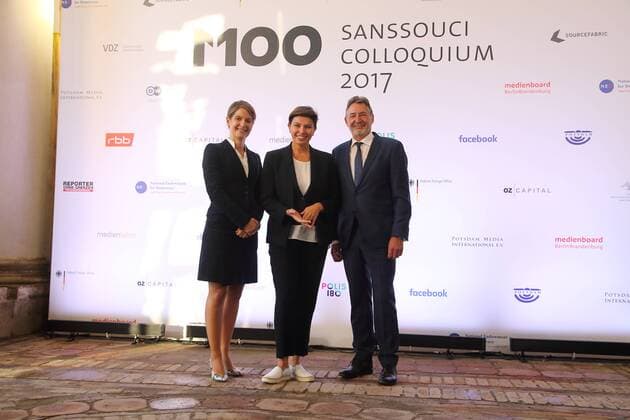 Tanit Koch (Bild-Chefredakteurin), Natalja Sindejewa (Doshd TV) und Jann Jakobs (Oberbürgermeister von Potsdam), v.l., vor Verleihung des M100 Media Awards an die russische Journalistin Natalja Sindejewa in der Orangerie von Sanssouci in Potsdam, 14. September 2017. M100 Sanssouci Colloquium