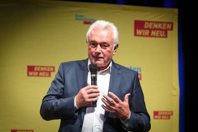 Deutsche Parteien: FDP. Wiedereinzug in den Bundestag 2017 Themen der Woche Bilder des Tages DEU, Deutschland, Nordrhein-Westfalen, Münster, 14.09.2017: Wahlkampfveranstaltung der FDP in Münster Wolfgang Kubicki, Vorsitzender der FDP-Fraktion im Landtag von Schleswig-Holstein, stellvertretender Bundesvorsitzender der FDP *** DEU Germany North Rhine Westphalia Muenster 14 09 2017 Election campaign event the FDP in Muenster Wolfgang Kubicki Chairman the FDP Group in Landtag from Schleswig Holstein Deputy Federal Chairman the FDP