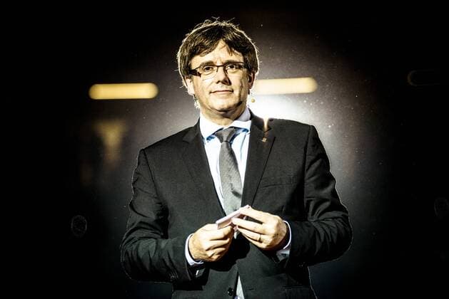 September 14, 2017 - Tarragona, Catalonia, Spain - CARLES PUIGDEMONT, President of the Catalan Government, delivers a lively speech to thousands of Catalan separatists waving their flags at the initial act of the Si (yes) campaign in run-up to planned secession referendum at October1st. Spain s constitutional court has suspended the Catalan referendum law after the Central Government has challenged it in the Courts Tarragona Spain - ZUMAo105 20170914_zap_o105_038 Copyright: xMatthiasxOesterlex
