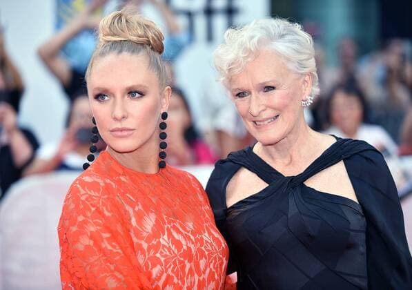 Glenn Close (R) and her daughter Annie Starke attend the world premiere of The Wife at Roy Thomson Hall during the Toronto International Film Festival in Toronto, Canada on September 14, 2017.  TOR2017091409 CHRISTINExCHEW
