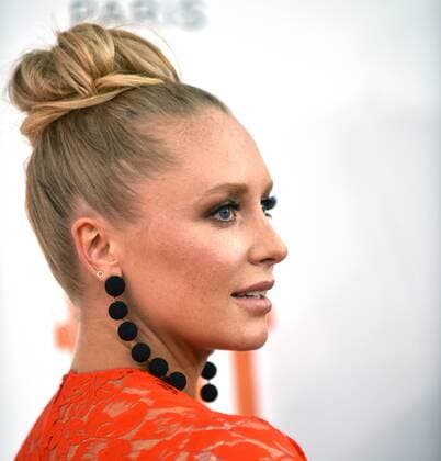 Glenn Close s daughter Annie Starke shows off her earrings as she speaks with television reporters on the red carpet before the world premiere screening of The Wife at Roy Thomson Hall during the Toronto International Film Festival in Toronto, Canada on September 14, 2017.  TOR2017091414 CHRISTINExCHEW