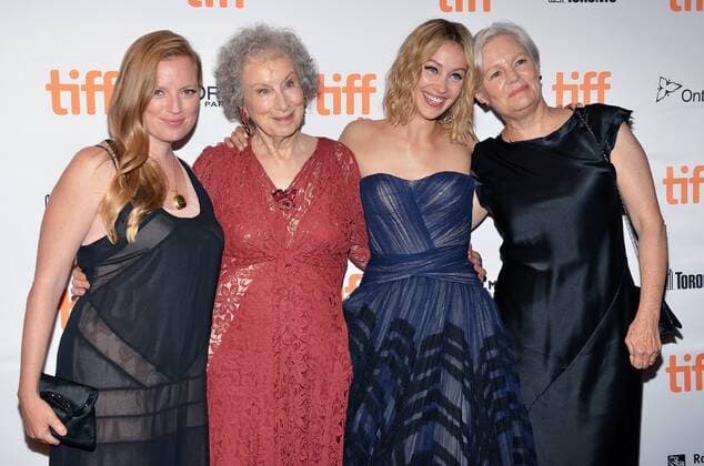 Berühmte Feministinnen, Margaret Atwood (L-) Sarah Polley, author Margaret Atwood, Sarah Gadon and director Mary Harron attend the world premiere of Netflix s Alias Grace at the Winter Garden Theatre during the Toronto International Film Festival in Toronto, Canada on September 14, 2017.  TOR2017091426 CHRISTINExCHEW