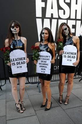Peta hold a demonstration outside at London Fashion Week in London. SEPTEMBER 15th 2017  TSTx172094