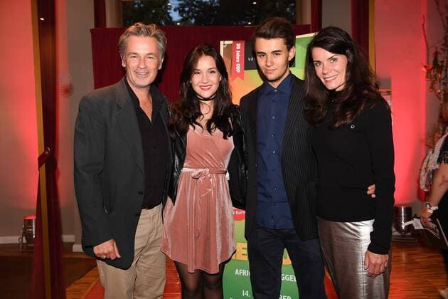 Timothy Peach mit Ehefrau Nocola Tiggeler und den Kindern Tiffany und Nelson Premiere le club GOP VarietŽ Theater Show München 15. September 2017