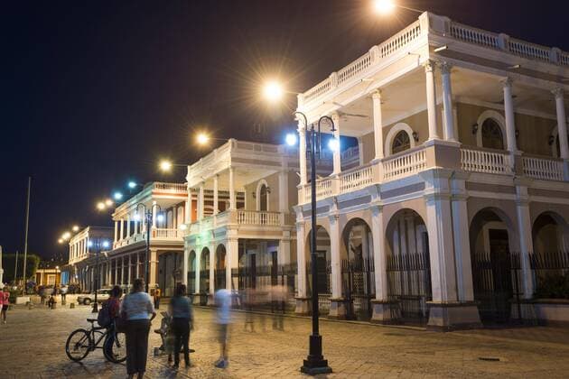  Abendstimmung am Hauptplatz Parque Central, Altstadt von Granada, Nicaragua, Mittelamerika *** Abendstimmung at Main square Parque Central Old Town from Granada Nicaragua Central America Copyright: imageBROKER/OliverxGerhard ibxoge04536600.jpg