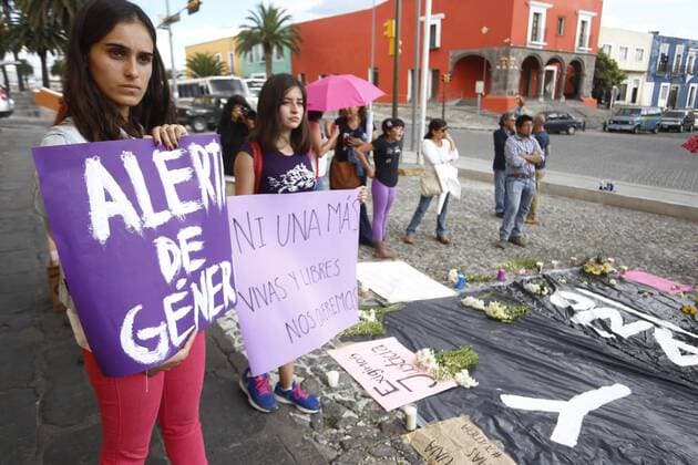Mexiko: Trauer um vermisste Mara Fernanda Castilla Dozens of people participate in a demonstration in rejection of the murder of a young woman in the state of Puebla, Mexico, 16 September 2017. The young Mexican Mara Fernanda Castilla, who appeared this Friday without life after taking a Cabify vehicle a week ago in the central state of Puebla, was sexually assaulted and killed by the driver, the prosecutor s office in Puebla said on 16 September. EFE FRANCISCO GUASCO Cabify driver violated and strangled young Mexican, according to prosecutors !ACHTUNG: NUR REDAKTIONELLE NUTZUNG!  Copyright: xFranciscoxGuascox MEX93 20170917-636412246761231245