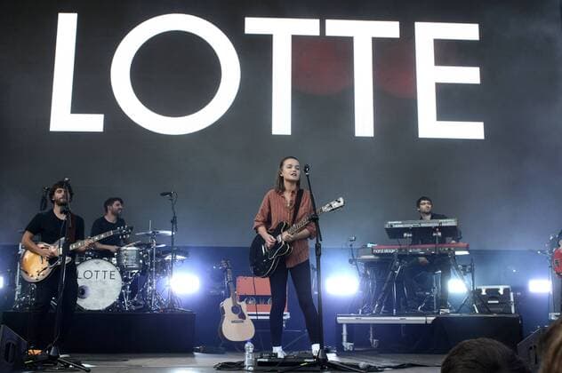 Lotte live beim NDR 2 Soundcheck Neue Musik Festival 2017 auf der City Stage. Göttingen, 16.09.2017