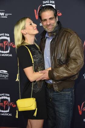 Carsten Spengemann mit Freundin Julie Gross bei der Tanz der Vampire Musicalpremiere im Stage Theater an der Elbe in Hamburg am 17.09.2017