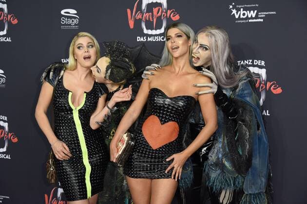 Yvonne Woelke, Micaela Schaefer bei der Tanz der Vampire Musicalpremiere im Stage Theater an der Elbe in Hamburg am 17.09.2017