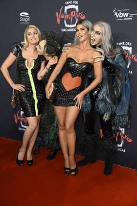 Yvonne Woelke, Micaela Schaefer bei der Tanz der Vampire Musicalpremiere im Stage Theater an der Elbe in Hamburg am 17.09.2017