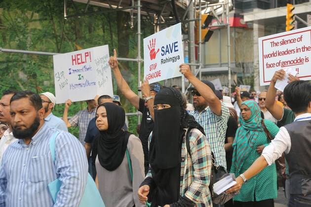 September 16, 2017 - Toronto, ONTARIO, Canada - Hundreds of demonstrators marched to protest against the violence against Rohingyas in Myanmar, in Toronto, Canada on September 16, 2017. Protestors called for Canada to pressure the United Nations to urge the government of Myanmar to stop the violence against Rohingya Muslims and allow Canada to investigate into the claims of genocide. Nearly 400,000 Rohingya refugees have fled into Bangladesh since late August during the outbreak of violence in the Rakhine state in Myanmar. The United Nations has called the longstanding crisis in Buddhist-majority Myanmar a textbook example of ethnic cleansing. Toronto Canada  - ZUMAn230 20170916_zaa_n230_940 Copyright: xCreativexTouchxImagingxLtdx