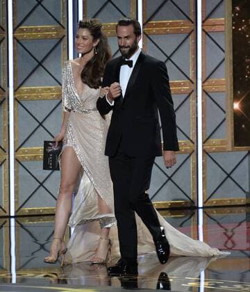 Actors Jessica Biel and Joseph Fiennes onstage during the 69th annual Primetime Emmy Awards at Microsoft Theater in Los Angeles on September 17, 2017.  LAP201709170265 JIMxRUYMEN