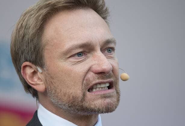 Deutsche Parteien: FDP. Wiedereinzug in den Bundestag 2017 18.09.2017, xfux, Politik, Christian Lindner FDP Wahlkampf in Frankfurt, emwirt emonline empoli v.l. Christian Lindner (FDP Freie Demokratische Partei) Politik, Christian Lindner FDP Wahlkampf in Frankfurt *** 18 09 2017 xfux politics Christian Lindner FDP Election campaign in Frankfurt emonline Empoli V l Christian Lindner FDP Free Democratic Party politics Christian Lindner FDP Election campaign in Frankfurt