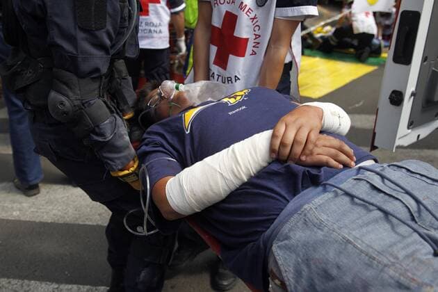 Emergency services participate in a drill of a strong magnitude earthquake during the 32 anniversary of the 1985 earthquake that killed 12600 people, in Mexico City, Mexico, 19 September 2017. The alarms were activated at 11 am in the 8200 speakers installed in the city. Mexico commemorates 32 years of the earthquake that devastated Mexico City in 1985 !ACHTUNG: NUR REDAKTIONELLE NUTZUNG!  Copyright: xSASHENKAxGUTIERREZx MEX20 20170919-636414488791254021