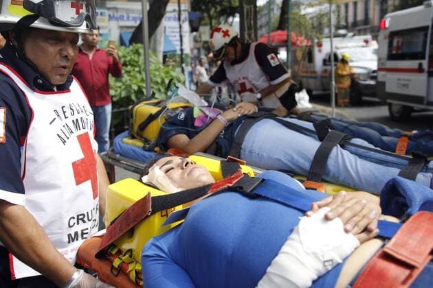Emergency services participate in a drill of a strong magnitude earthquake during the 32 anniversary of the 1985 earthquake that killed 12600 people, in Mexico City, Mexico, 19 September 2017. The alarms were activated at 11 am in the 8200 speakers installed in the city. Mexico commemorates 32 years of the earthquake that devastated Mexico City in 1985 !ACHTUNG: NUR REDAKTIONELLE NUTZUNG!  Copyright: xSASHENKAxGUTIERREZx MEX20 20170919-636414489423522021
