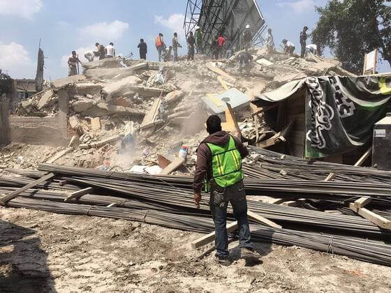 September 19, 2017 - Mexico, Mexico, MEXICO - A powerful 7.1 earthquake strikes Mexico City on Tuesday September 19, 2017 collapsing buildings and sending thousands fleeing into streets exactly 32 years in the anniversary of the1985 devestating earthquake. Mexico MEXICO - ZUMAp124 20170919_zaa_p124_004 Copyright: xArmandoxMenesesx